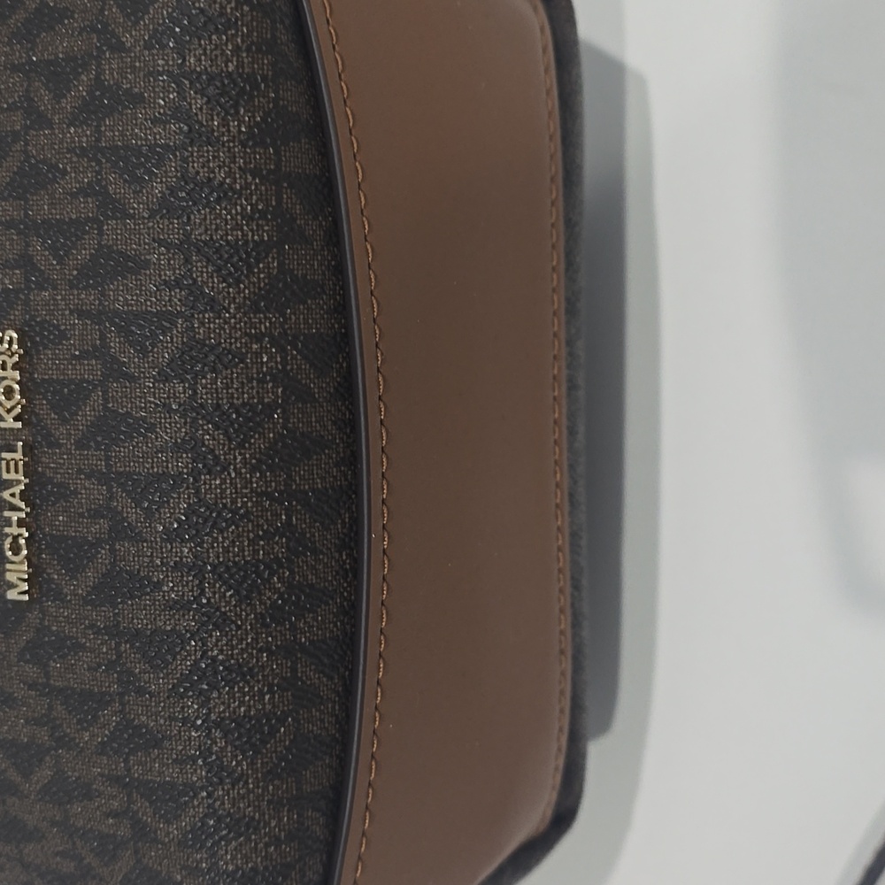 NWT ✅ Michael Kors AVERY Medium Signature Logo Bucket Messenger Bag ✨NWT - Picture 12 of 14